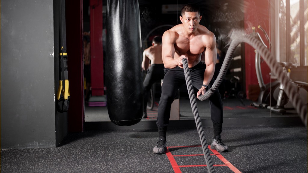 Get Bigger & Stronger Fast With This 30-Day HIIT Workouts 5 Battle Ropes