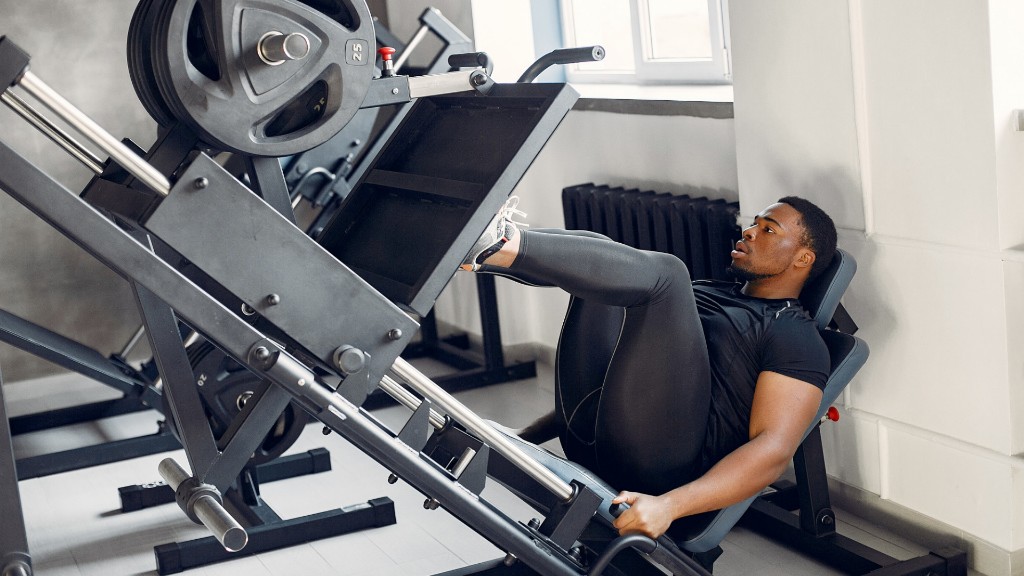 7 Gym Machine Exercise Every Man Needs for Strong, Defined Legs 3 Hack Squat Machine