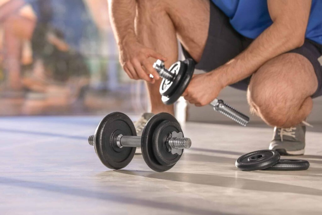 4 Dumbbell Mistakes That Can Wreck Your Body 4 Handle Dumbbells Safely