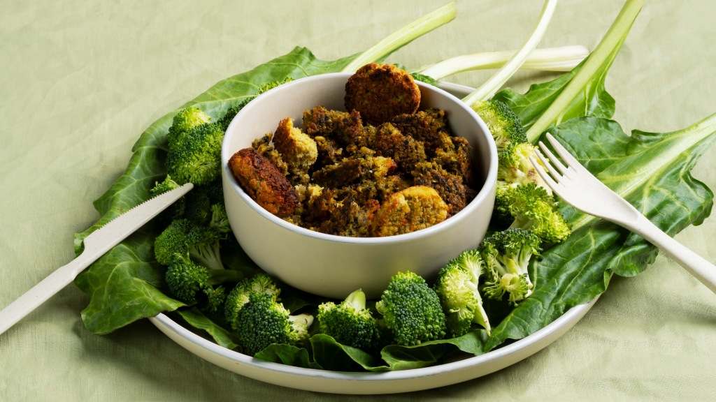 7 Healthy Superfood Snacks That Crush Cravings 4 Kale Chips with Turmeric Seasoning