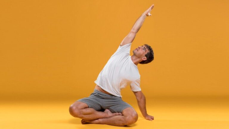 Melt Away Morning Tension With This 60-Second Upper Body Stretch 2 Melt Away Morning Tension With This 60-Second Upper Body Stretch
