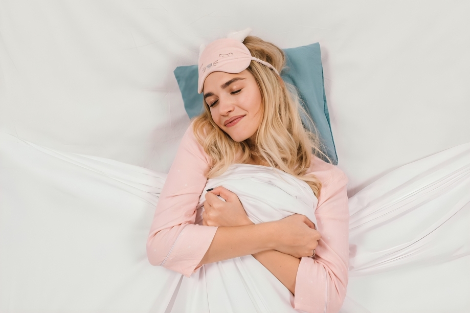 7 Evening Habits of People Who Wake Up Refreshed 2 People who wake up refreshed understand the power of environment.